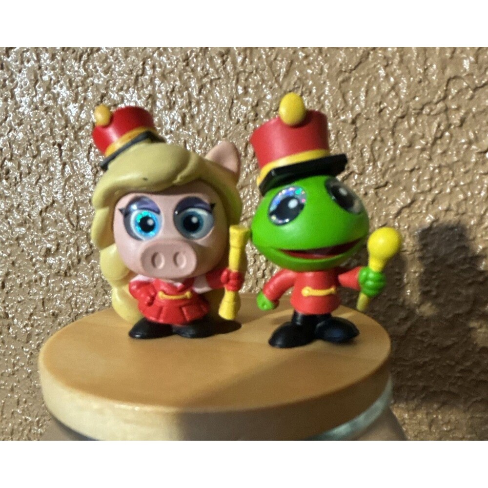 Disney Doorables Academy Miss Piggy and Kermit The Frog